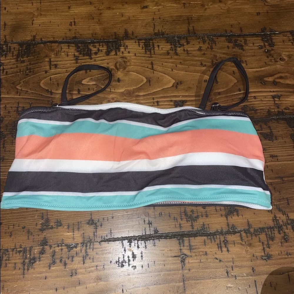 NEW MEDIUM SWIMSUIT TOP WITH REMOVABLE STRAPS